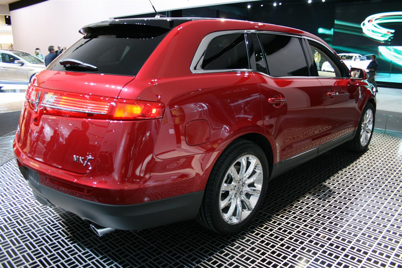 Illustration for article titled 2010 Lincoln MKT: Crossover For The Super-Segmented Masses